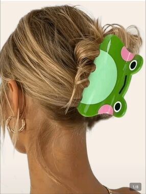 Frog Hair Clip